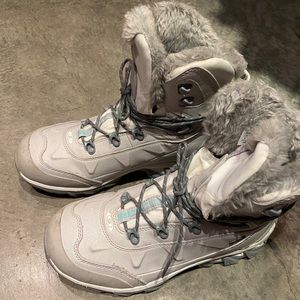 Like new Salomon size 6.5 grayish